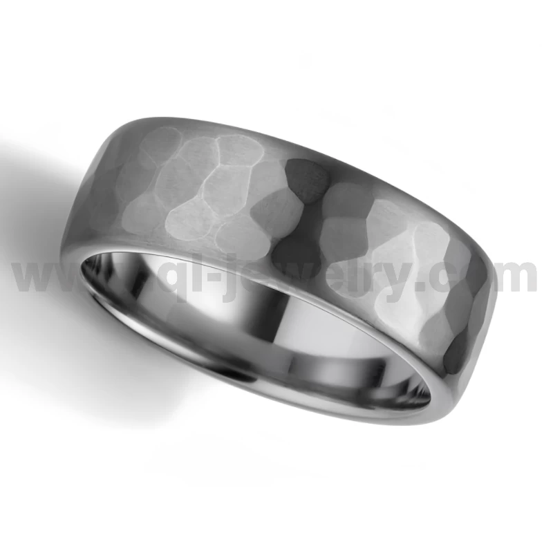 Chine Anneaux de couple de tantale pur en métal rare Anneau de tantale poli et martelé en forme de dôme de 8 mm Fabricants
