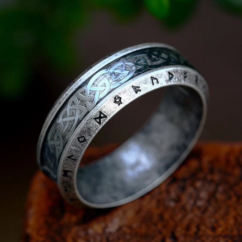 UN MENSAGGIO UN MENA VINTAGE RINGE TITANIUM SCENEDE GUARRI NORDIC VIKING LETTERE FASHIO RING DI TITANIUM EROURO E AMERICANO RETRO DELL'AMERICA DELLA LIFE RINGHI DI TITANIUM CHINA PRODUTTORE