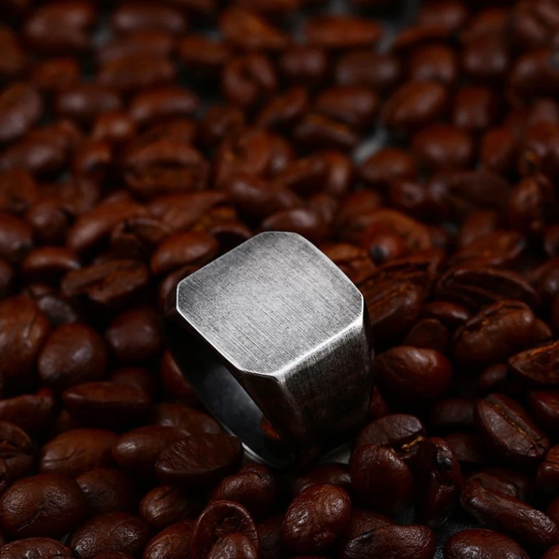 Gioielli retrò alla moda all'ingrosso maschile e femminile in acciaio europeo e americano semplice e semplice produttore di porcellane Silver Silver Ring.