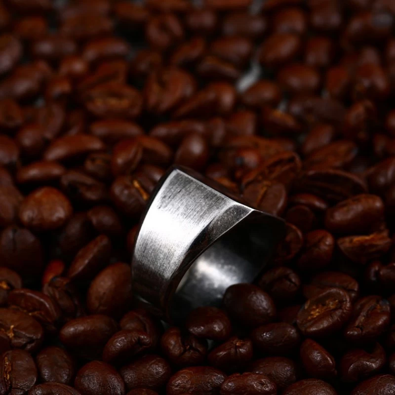 Gioielli retrò alla moda all'ingrosso maschile e femminile in acciaio europeo e americano semplice e semplice produttore di porcellane Silver Silver Ring.