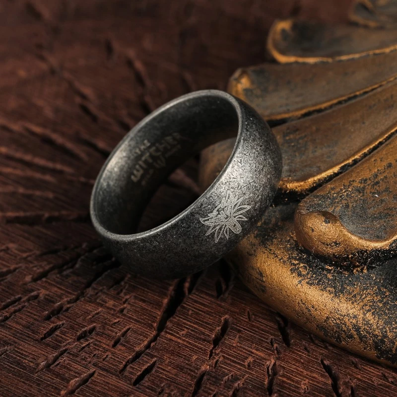 Anello in acciaio inossidabile europeo e americano Old Silver Wolf Head The Witcher 3 Man's Ring China Produttore