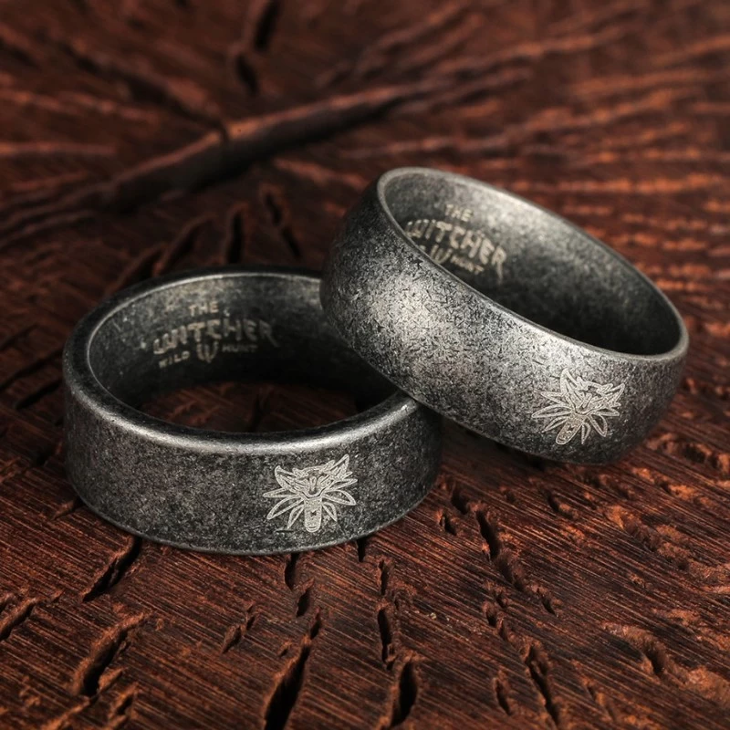 Anello in acciaio inossidabile europeo e americano Old Silver Wolf Head The Witcher 3 Man's Ring China Produttore