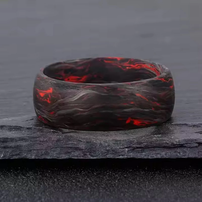 Materiales de alta calidad anillo de boda de fibra de carbono forjado de burl rojo para hombres Fabricante de China