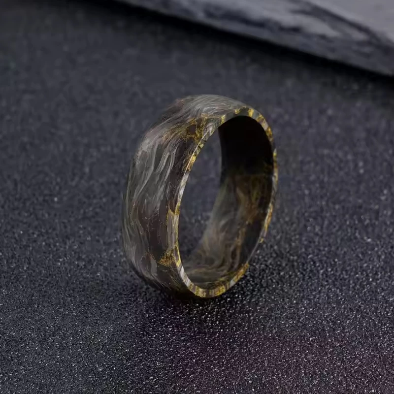 Materiales de alta calidad Anillo de boda de fibra de carbono forjado de burl amarillo para hombres Fabricante de China