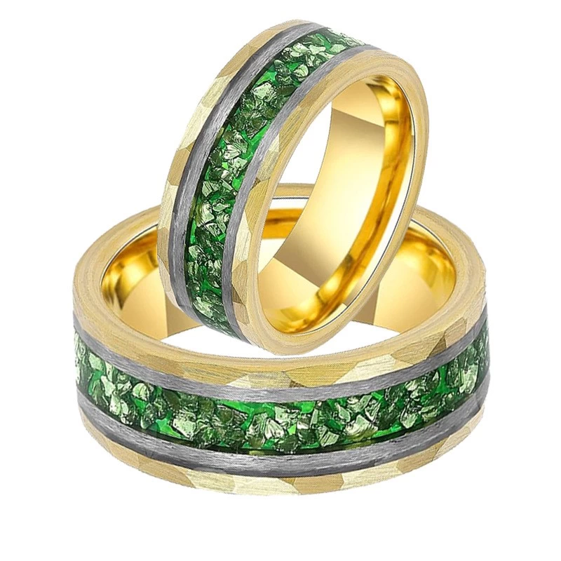 8 mm goldener Kantenkanten -Wolframring mit grünem Kiesstein -Herren -Wolfring Ring Professioneller Lieferant eingelegt