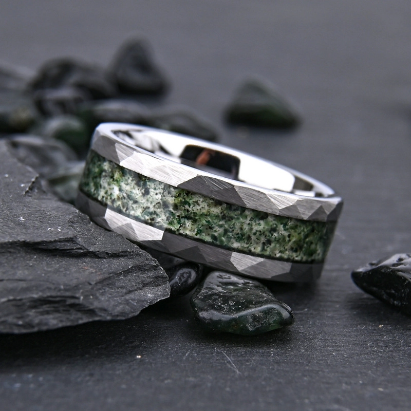 Anneau en carbure de tungstène martelé de 8 mm avec incrustation d'agate mousse - Nouveau fabricant en gros de conception