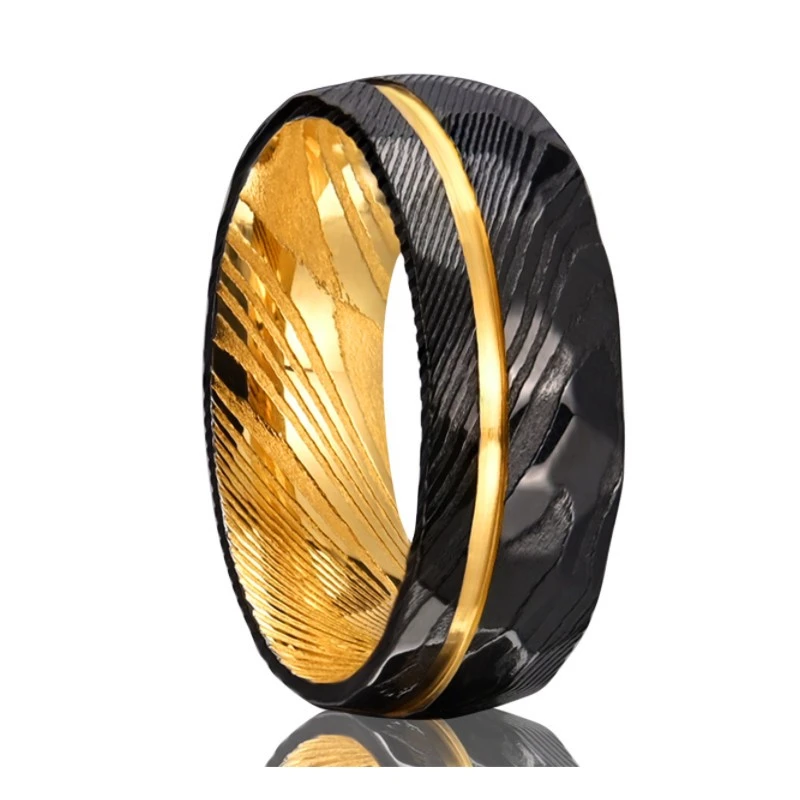 Bague en acier damas galvanisé noir et or de 8 mm de large pour hommes - Fabricant en vrac direct