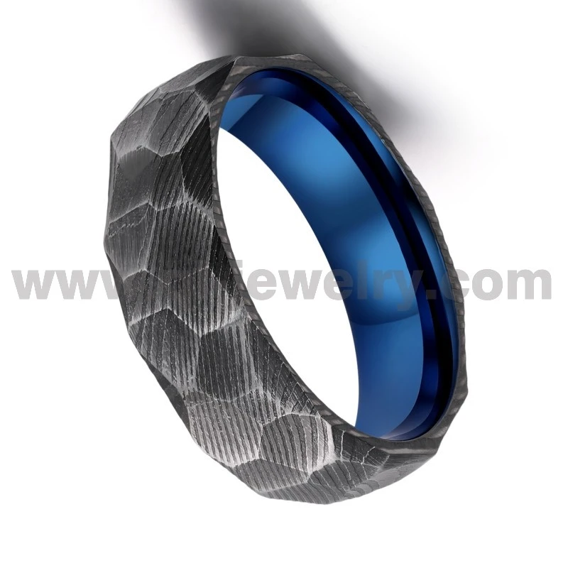 Fede nuziale bicolore in acciaio damasco blu e nero all'ingrosso per uomo | Texture martellata da 8 mm