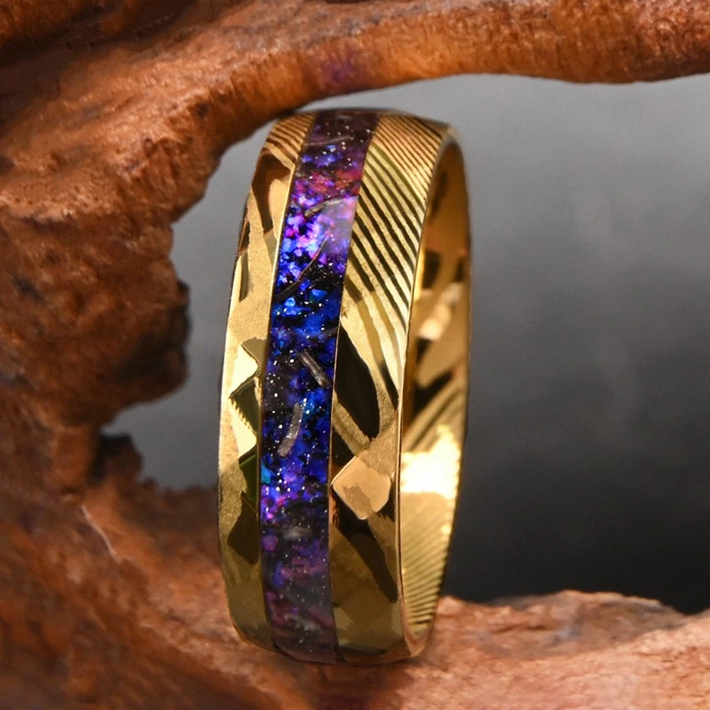 Fede nuziale da uomo in acciaio damasco premium con meteorite e inserto in cristallo viola | Fornitore OEM/ODM all'ingrosso
