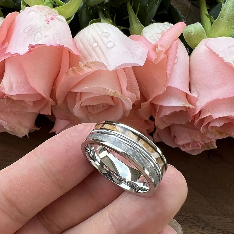 Professioneller 8-mm-Herrenring aus Wolfram mit Zebraholz, Gitarrensaite und Meteoriteneinlage – Großhändler für Herrenschmuck