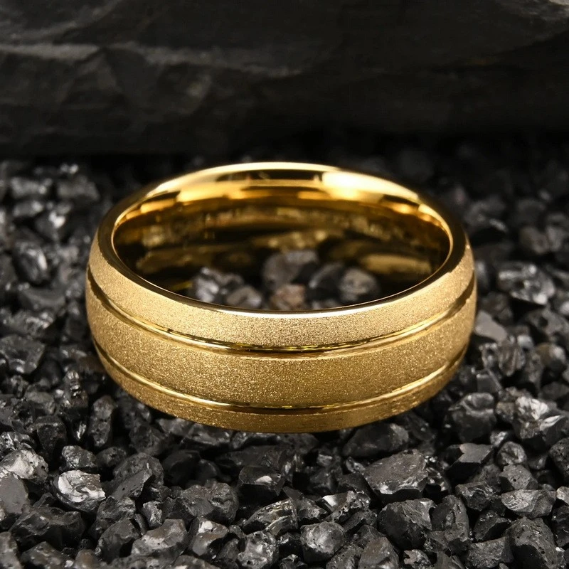 Мужское кольцо из карбида вольфрама шириной 8 мм, подвергнутое пескоструйной обработке, с покрытием из 18-каратного золота для мужчин