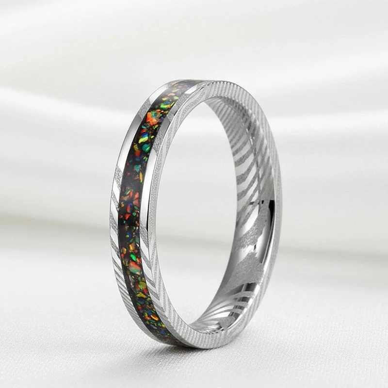 Produttore all'ingrosso di romantiche fedi nuziali in acciaio di Damasco placcato argento da donna da 4 mm con inserto in opale schiacciato