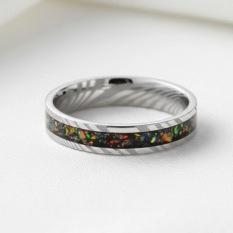 Produttore all'ingrosso di romantiche fedi nuziali in acciaio di Damasco placcato argento da donna da 4 mm con inserto in opale schiacciato