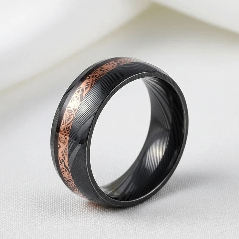 Fede nuziale premium da uomo in acciaio damasco nero con intarsio di drago celtico in oro rosa da 8 mm