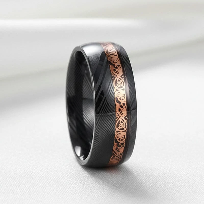 Fede nuziale premium da uomo in acciaio damasco nero con intarsio di drago celtico in oro rosa da 8 mm