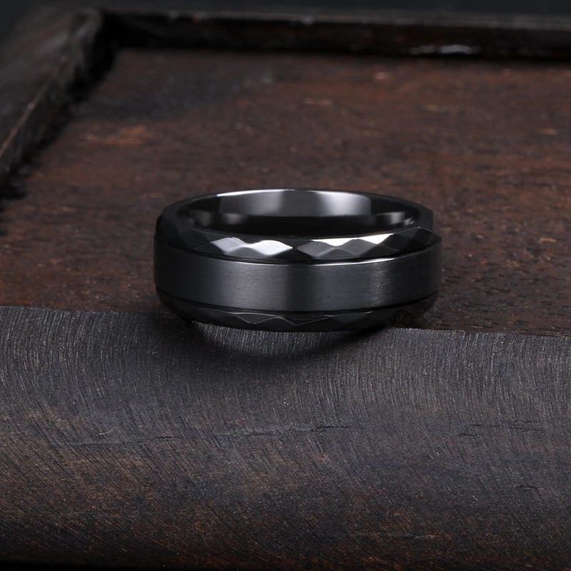 Alliance professionnelle pour hommes en zirconium noir de 8 mm avec bords à facettes brossés - Fournisseur direct d'usine