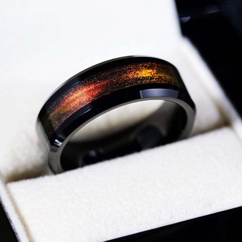 Alliance en tungstène noir de 8 mm avec incrustation de pierres dégradées dorées et rouges – conception à bords biseautés