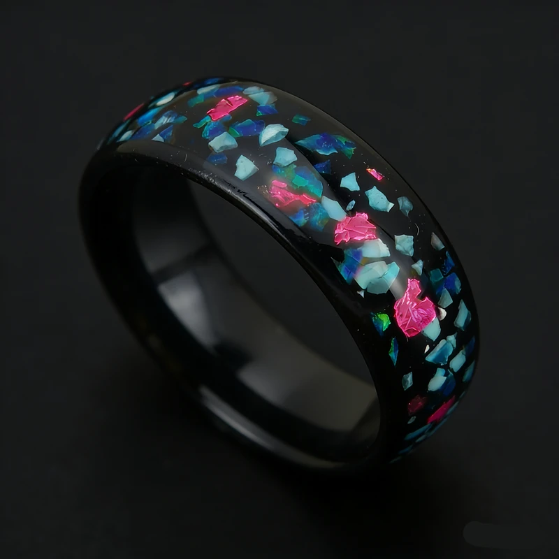 8 mm gewölbter, hochglanzpolierter schwarzer Wolframcarbid-Ring mit mehrfarbiger Crushed-Opal-Einlage