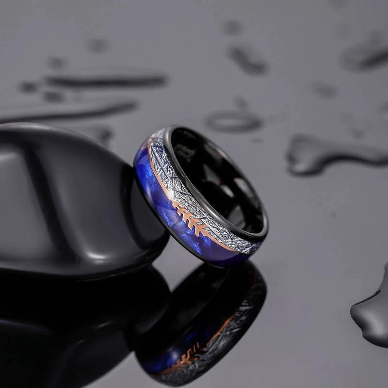 Alliances en vrac de 8 mm en carbure de tungstène doré et noir pour hommes, incrustations avec imitation météorite et lapis-lazuli - motif flèche double couleur