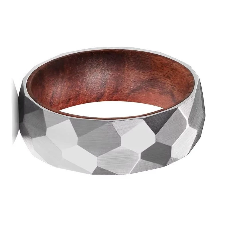 Anneau en tungstène martelé de 8 mm avec incrustation en bois de rose pour les commandes B2B et en gros