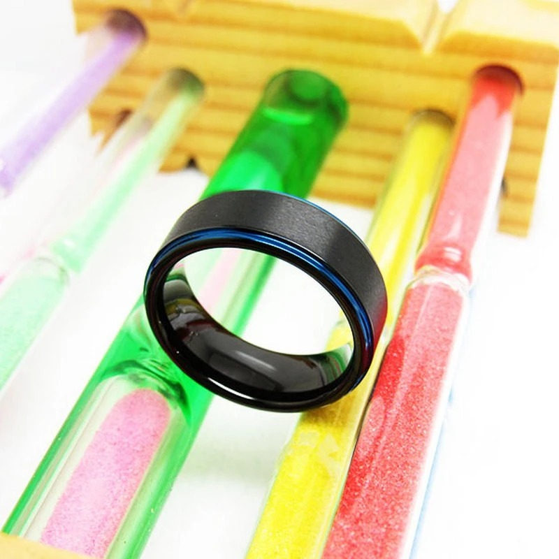 Alliances en tungstène bicolore noir et bleu de 8 mm en vrac avec bords plats et étagés