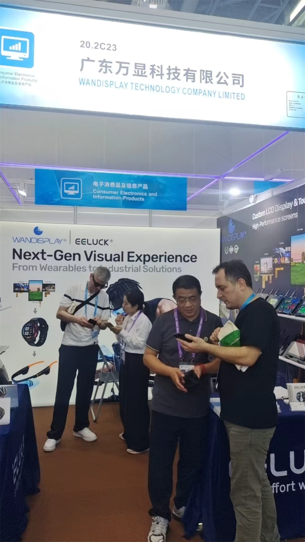 Live interaction at Wandisplay booth C23 Hall 20.2 Canton Fair 2026