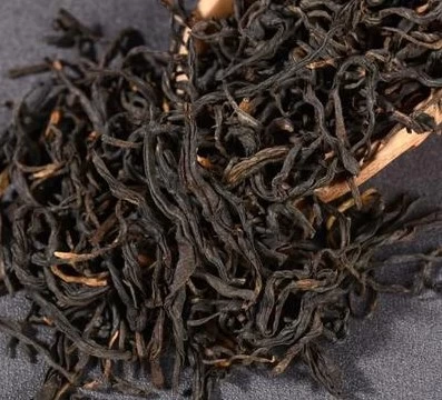 ¿Por qué el té negro es en tiras ajustadas?