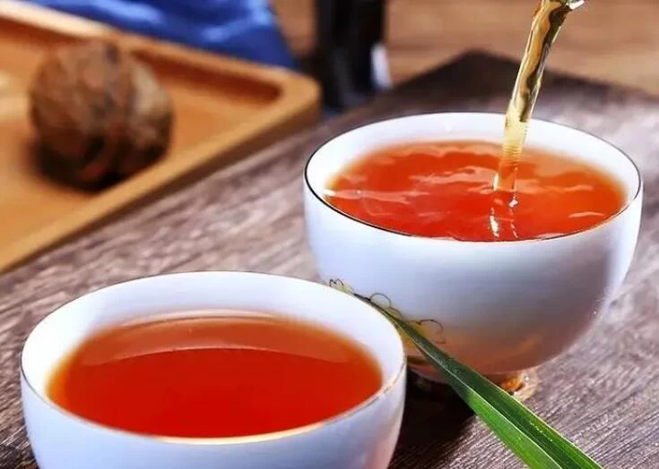 Почему черный чай кислит после заваривания?