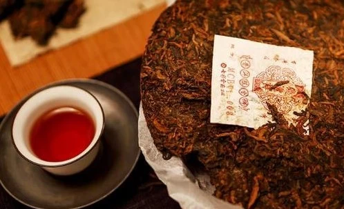 Китай Почему чай пуэр следует прессовать в чайные лепешки? 2 производителя