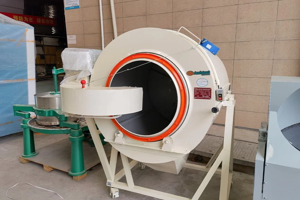 Air-blowing tea lump crushing