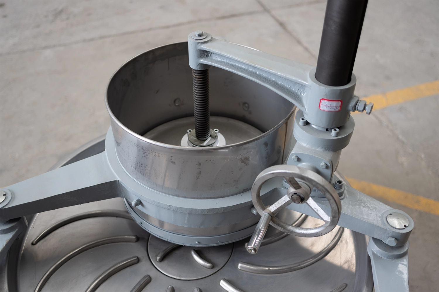 Tea leaf rolling machine