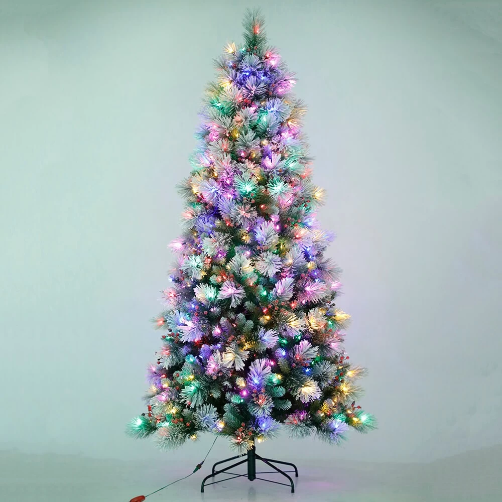 porcelana Senmasine llevó el árbol de Navidad ligero con la aguja dura del Pvc artificial reunida nieve de los frutos rojos los 7.5ft fabricante
