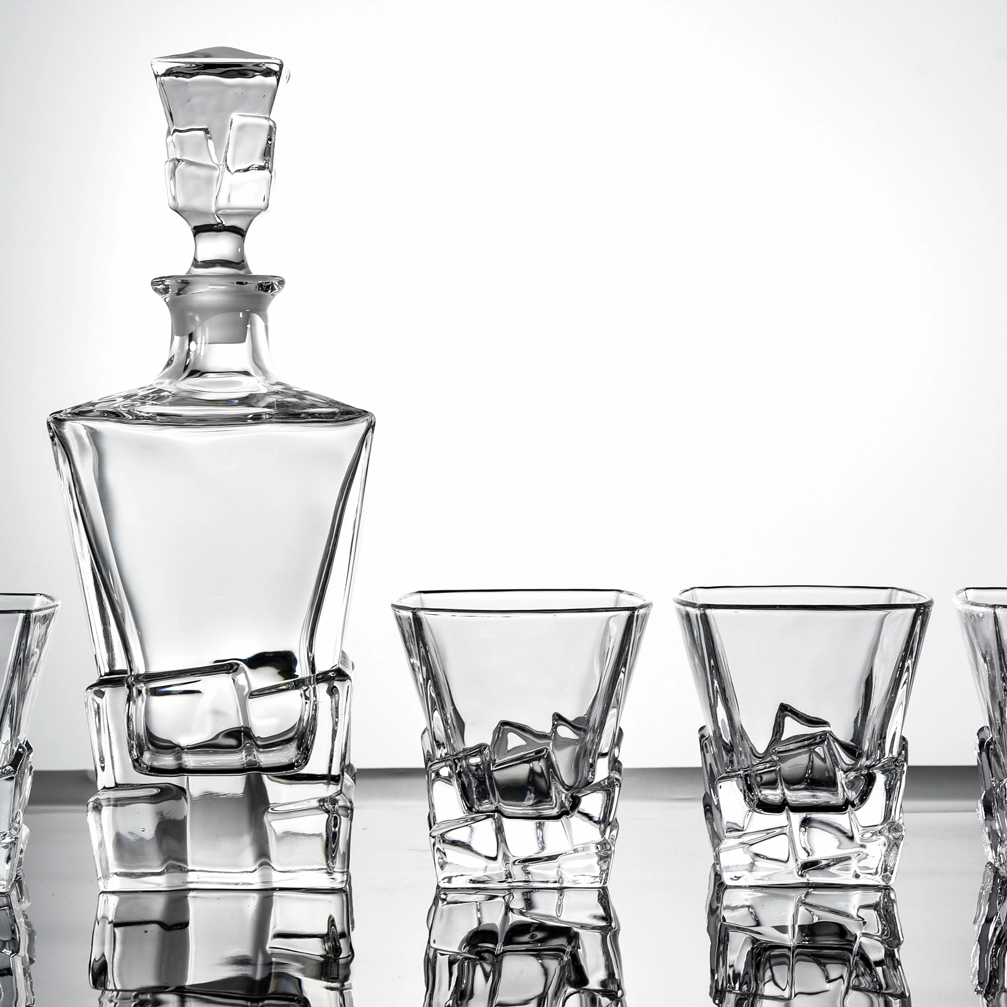5 pieces in stock Glass whiskey bottle cup sets