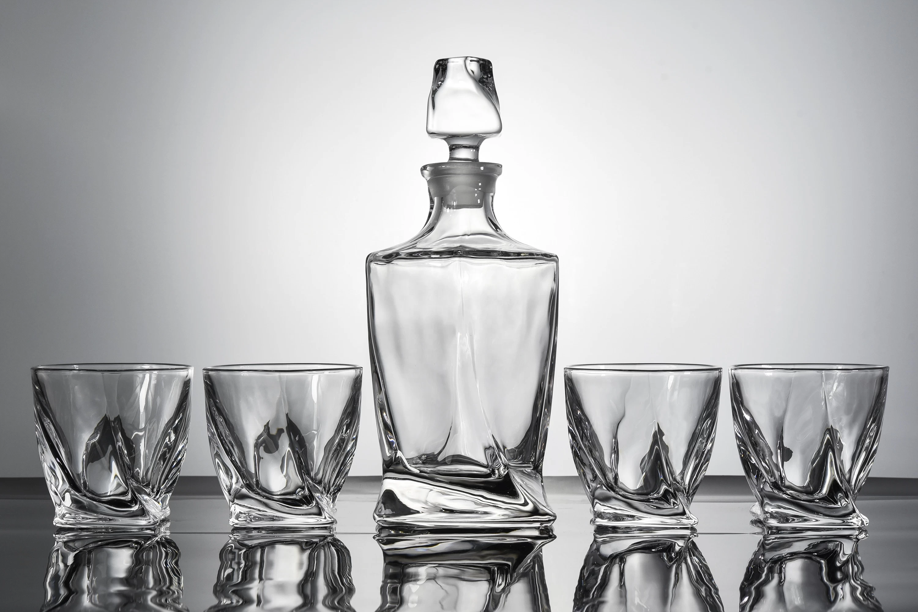 5 pieces in stock Glass whiskey bottle cup sets