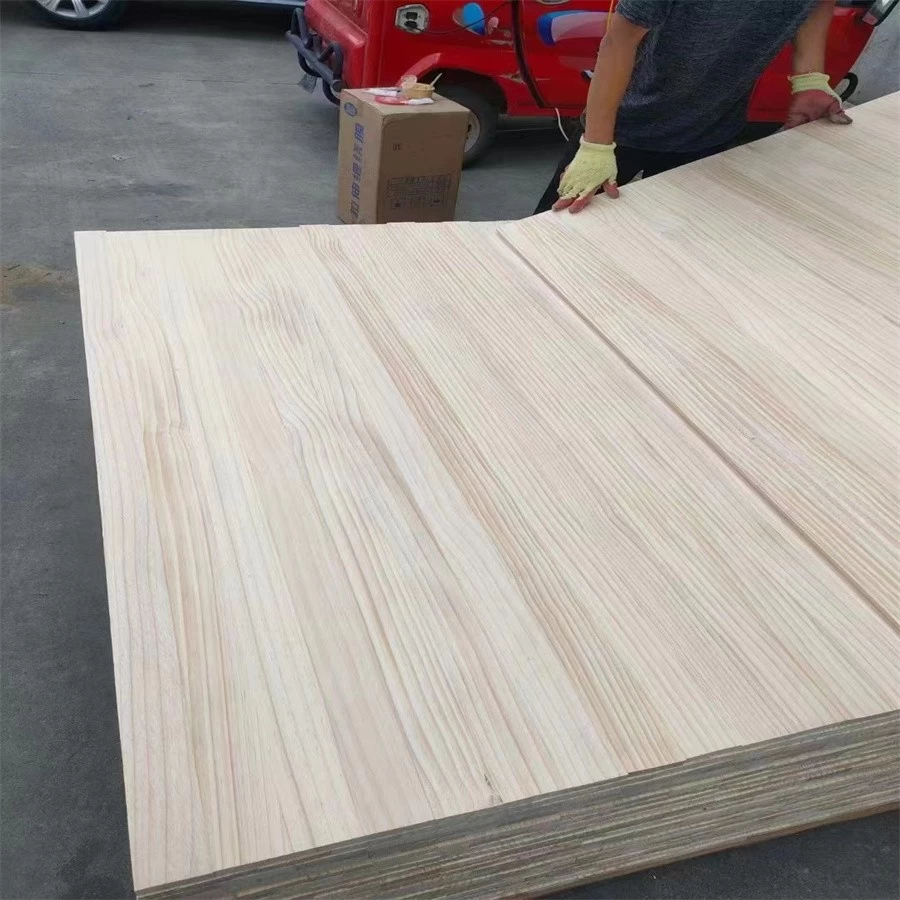 中国 処理された木材の床材 シルベストリス松無垢材 ラジアータ松 カラマツ材 木材 無垢材製材ボード エッジ接着ボード メーカー