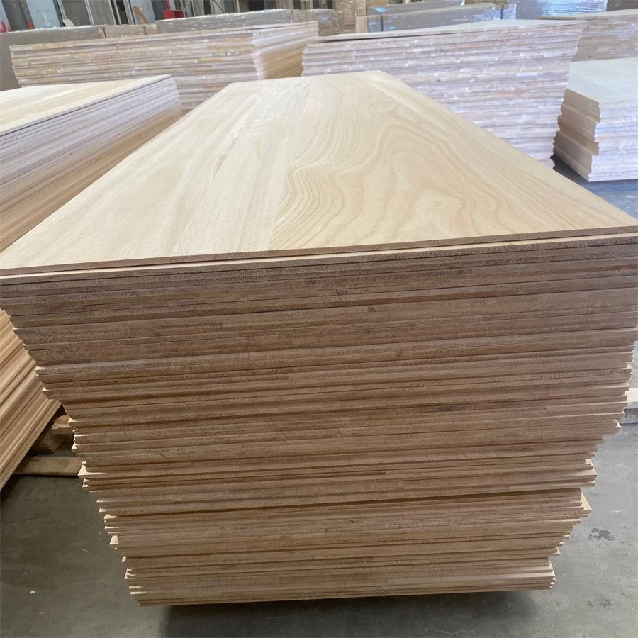 China Leichte Massivholzplatte Paulownia-Holzplatte Heißer Verkauf Großhandel Paulownia-Holz in Sondergröße Guter Preis für Holzsärge und Möbelhersteller Hersteller