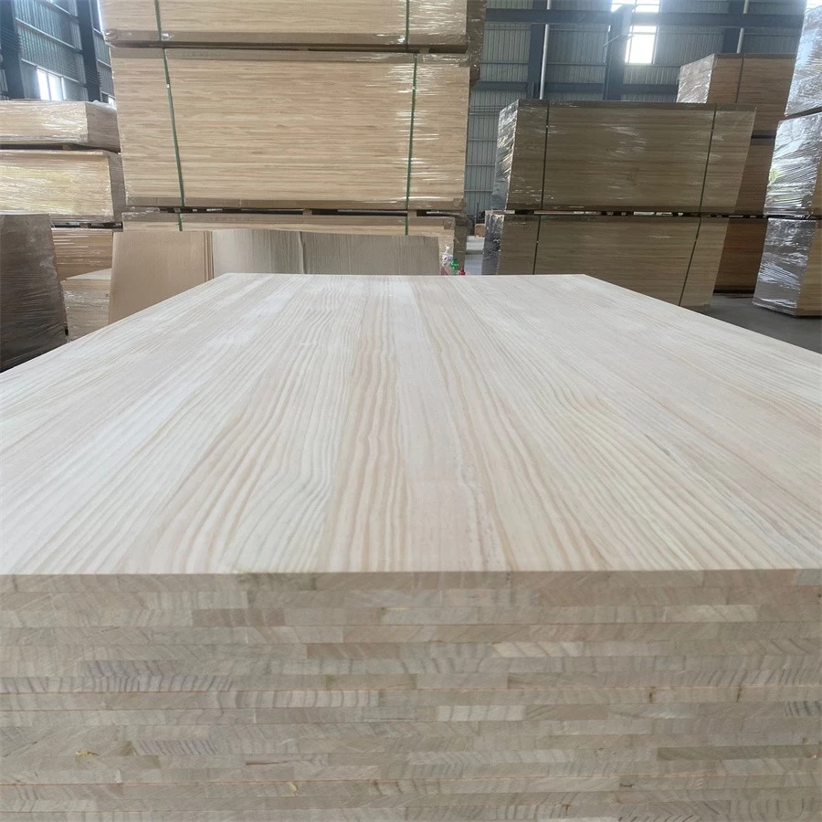 Cina legno di pino radiata incollato con bordi in legno di pino con giuntura a dita a buon prezzo per pannelli per mobili di alta qualità produttore