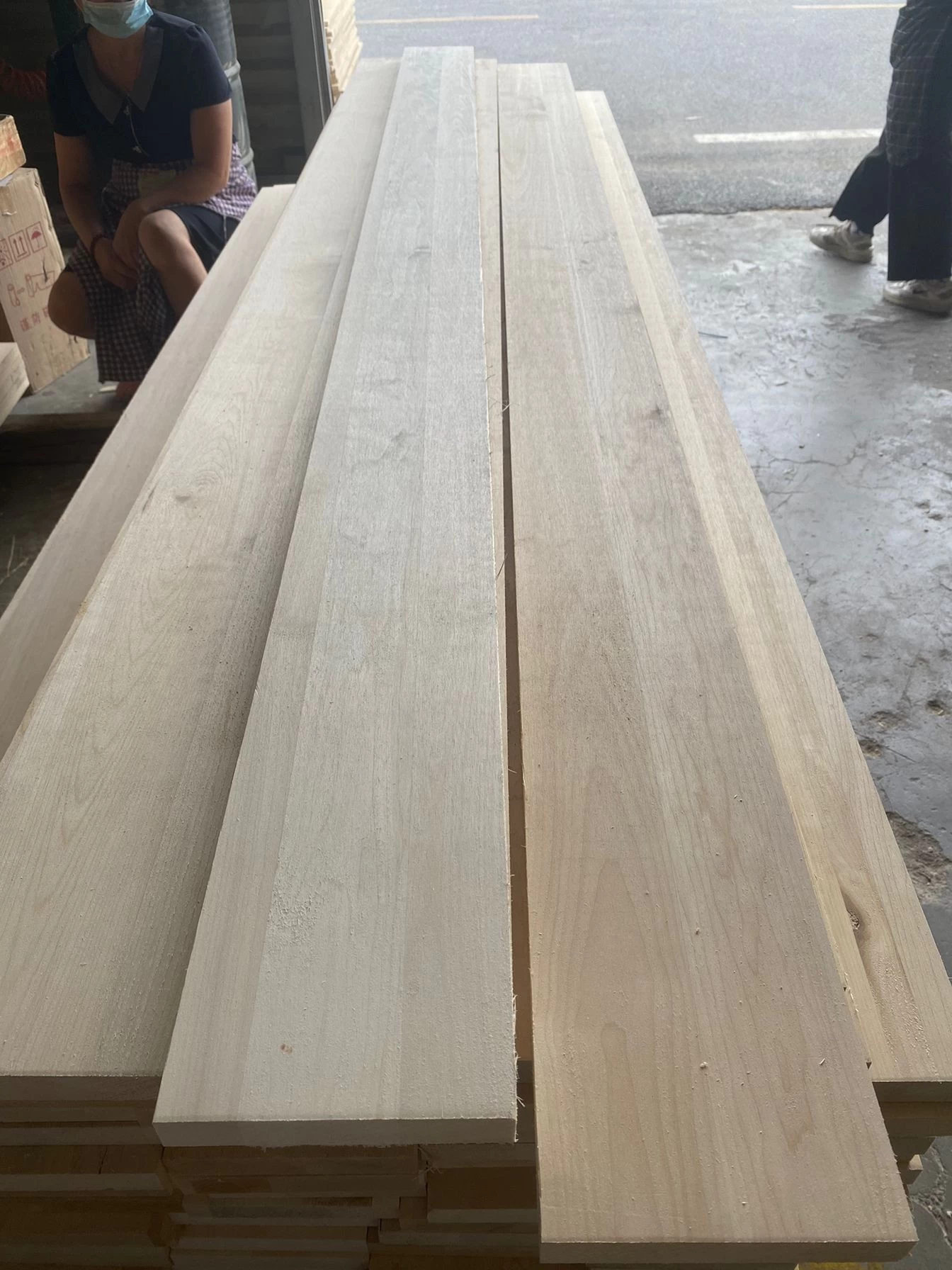 Trung Quốc cây dương mét khối giá gỗ cây dương ván gỗ nguyên khối HOT Bán rẻ nhất Giá cả phải chăng PoplarWood Lumbers Gỗ nguyên khối Đáng tin cậy cho các tấm quan tài nhà chế tạo