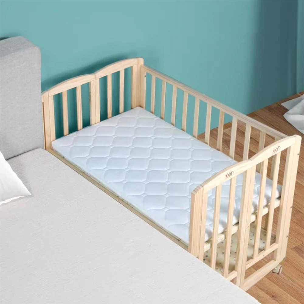 Chine Lit de chevet Extra large personnalisable en bois de hêtre massif, avec garde-corps surélevé, pour le salon, lit de bébé fabricant