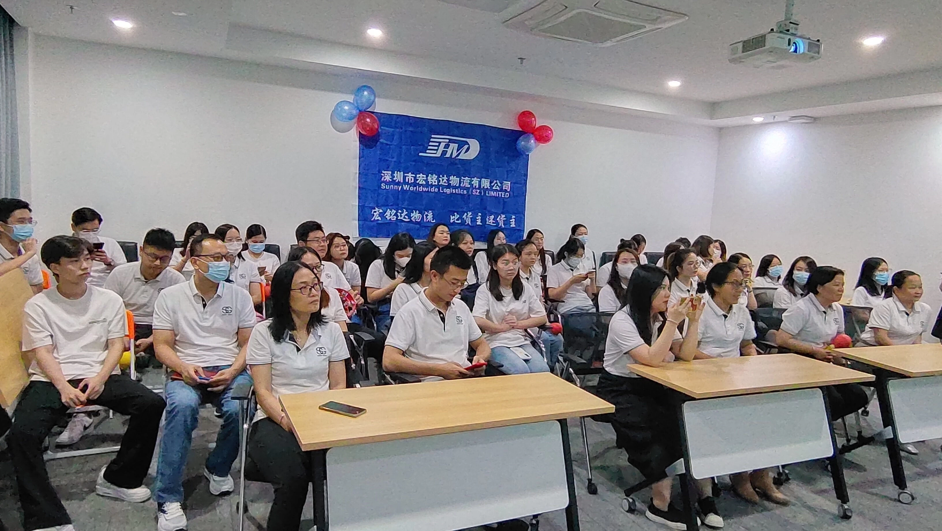 Chine swwls Frais d'expédition du transitaire ferroviaire d'expédition de la Chine au Royaume-Uni fabricant