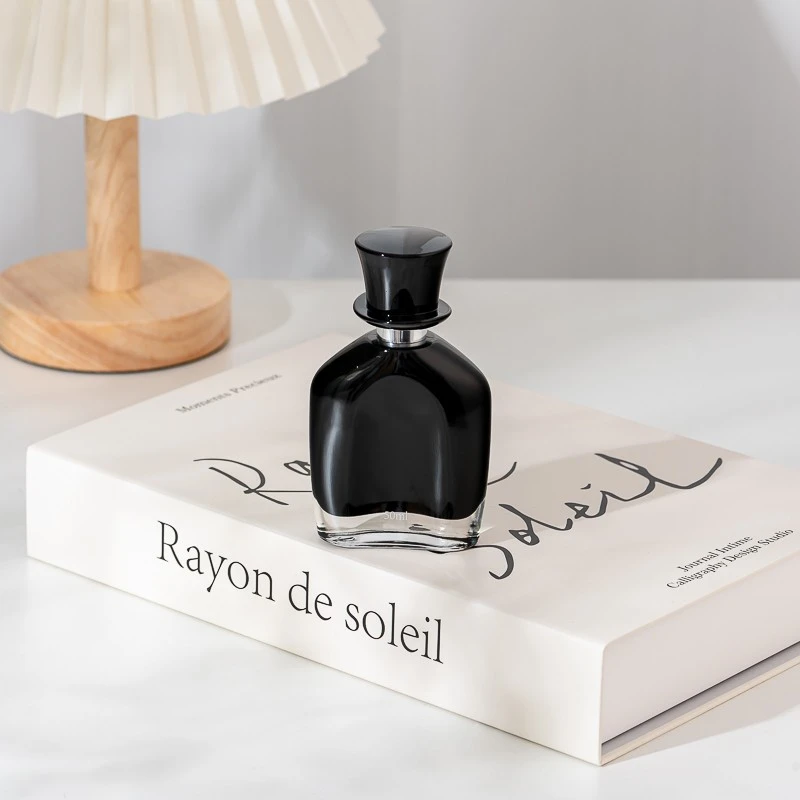 Unique Design Black Glass 50ml Perfume Bottle with Black Cap