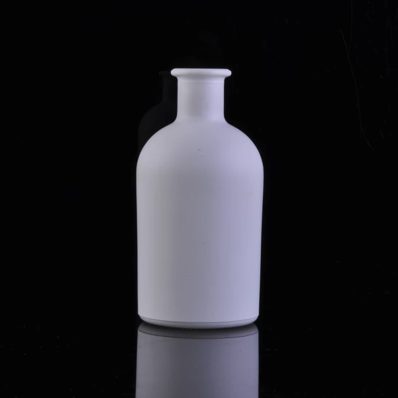 Spray color white glass bottle diffuser bottles for home decor