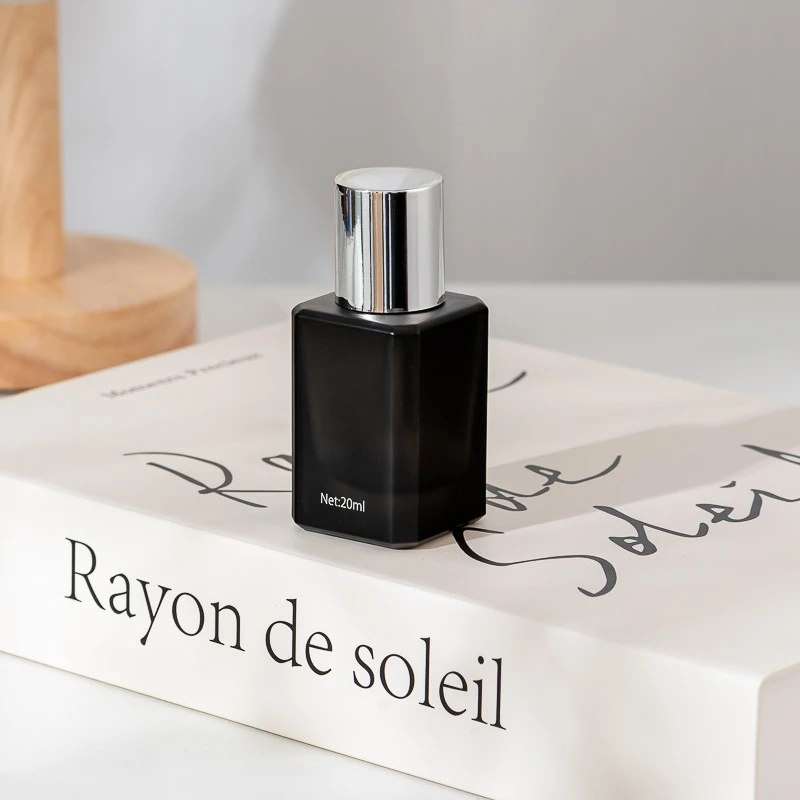 Popular black color Glass Perfume Bottle with sprayer