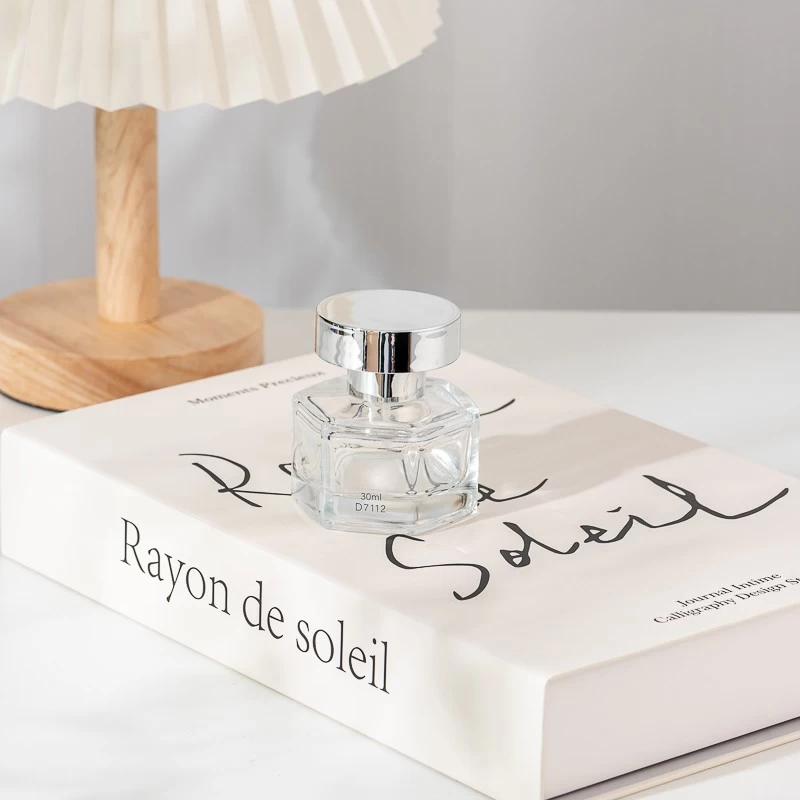 Luxury Polygon Style Clear Glass 30ml Perfume Glass Bottle Essential Oil Bottle with Round Cap