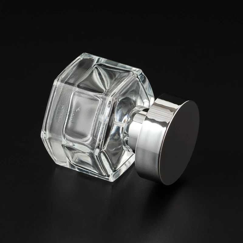Luxury Polygon Style Clear Glass 30ml Perfume Glass Bottle Essential Oil Bottle with Round Cap
