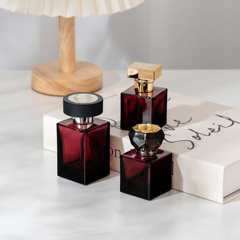 Elegant Custom Logo Square Glass Empty Perfume Bottle with Gold Lid