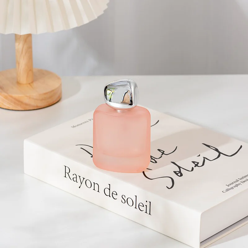 Home Decor Frosted Pink Glass Bottle Perfume Fragrance Bottle with Silver Lid