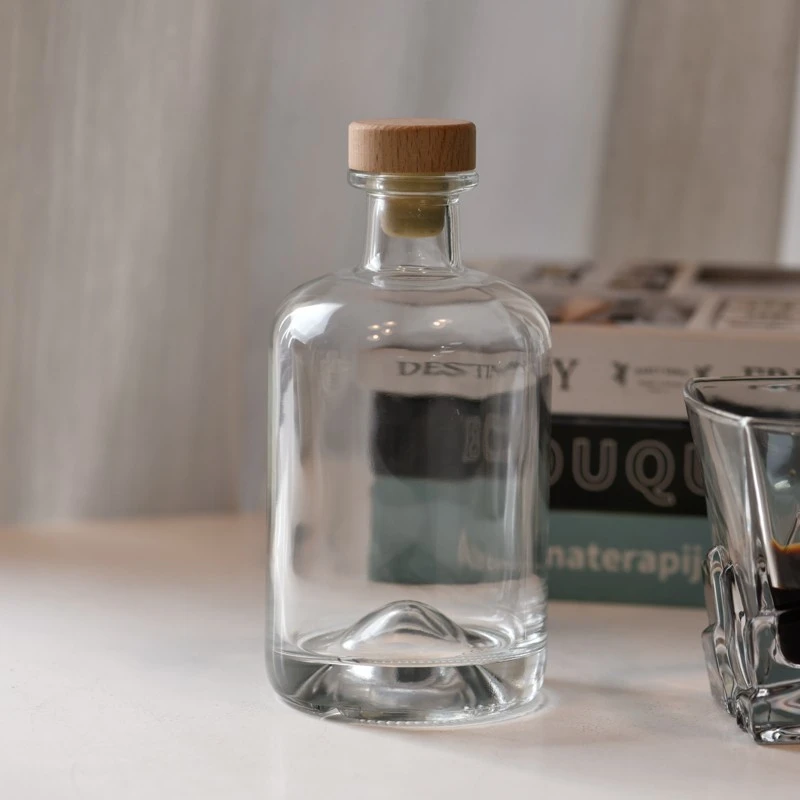 Wholesale Unique Bottom 524ML Clear Glass Bottle with Stopper