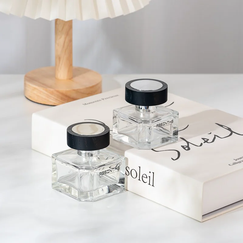 Modern Design Custom Color Square Glass 50ml Perfume Bottle with Spray Head