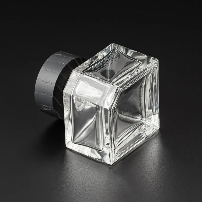 Modern Design Custom Color Square Glass 50ml Perfume Bottle with Spray Head